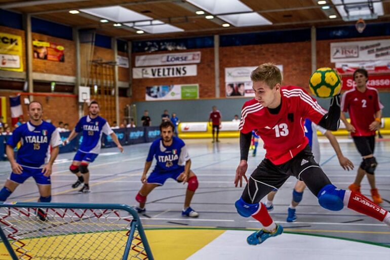 Österreichs Andreas Türck schließt im Finale gegen Italien ab. (Foto: Benedikt Hild)