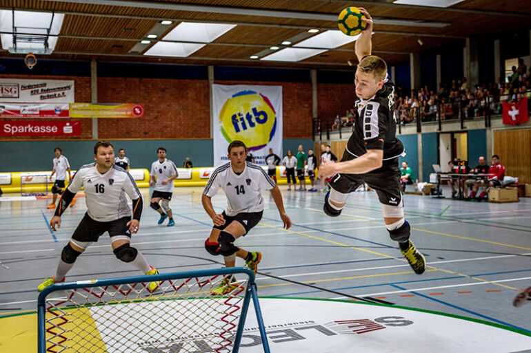 Der Höhenflug ist noch nicht zuende: Die deutschen Männer um Spielertrainer Frederik Berbecker spielen morgen bei der Tchoukball-Europameisterschaft gegen die Schweiz um Platz drei. (Foto: Rafael Hild)